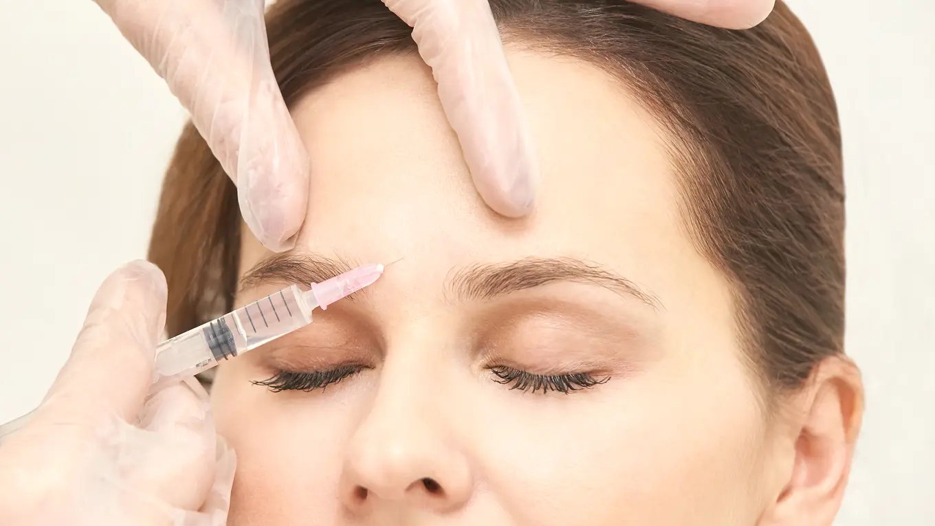 cosmetic injection to forehead wrinkles